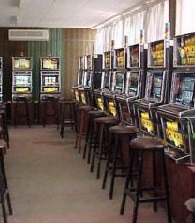 how to play poker slot machines